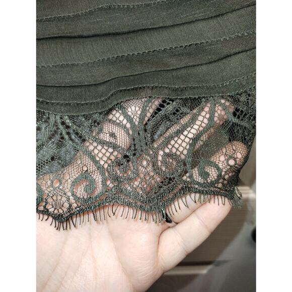 White House Black Market Size Large Olive Green Lace Trim Sleeveless Soft Blouse - Picture 4 of 6